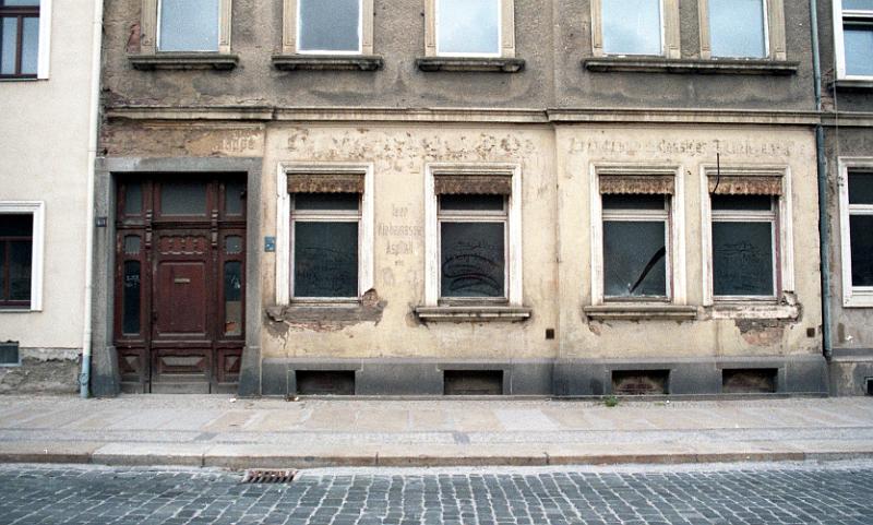 Bautzen, Töpfestr. 49, 27.9.1997 (1).jpg - ... Dachdeckermeister. Teer, Klebemasse, Asphalt etc.
